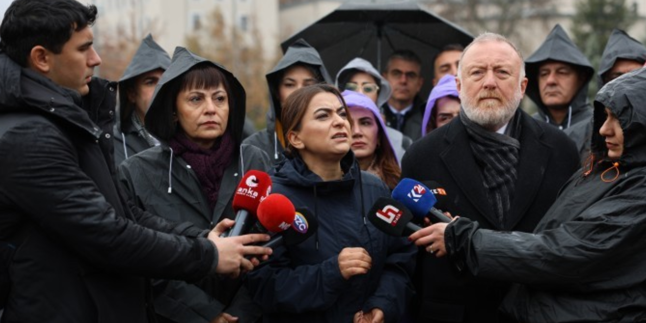 DEM Parti İçişleri Bakanlığı önünde: Barışı nasıl sağlayacaksınız?