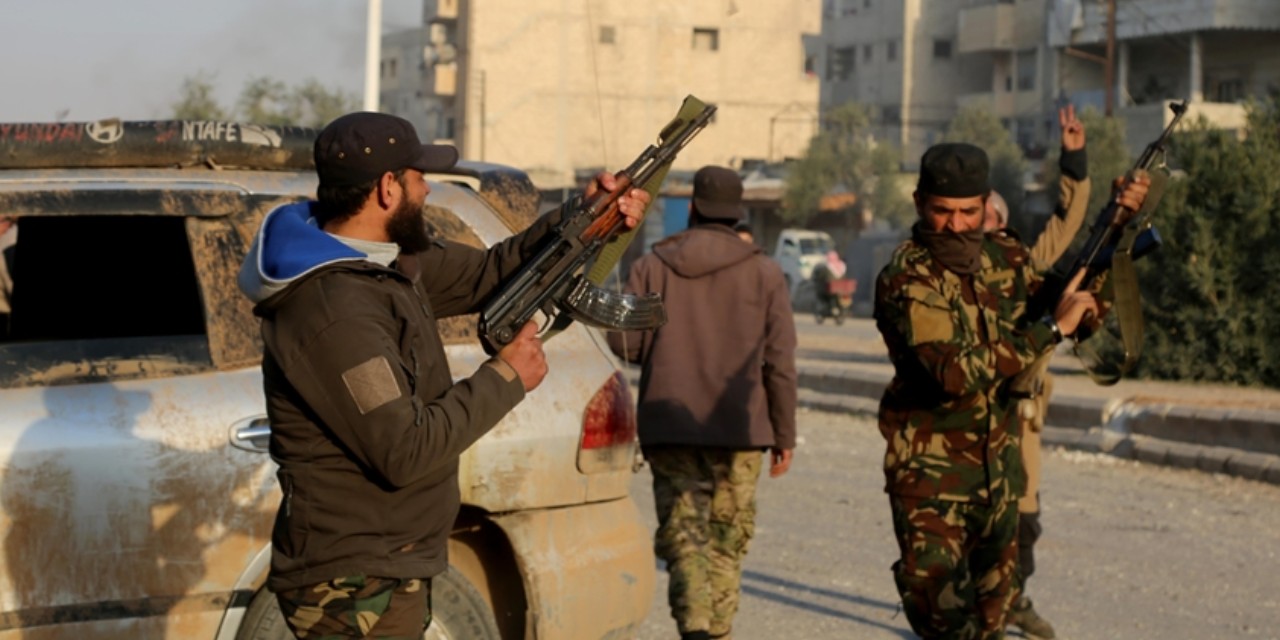 Silahlı gruplar YPG kontrolündeki Deyrizor'a giriyor iddiası