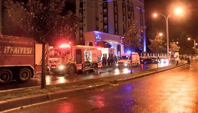 Başakşehir'de elektrikli araçta yangın: 14 katlı bina tahliye edildi