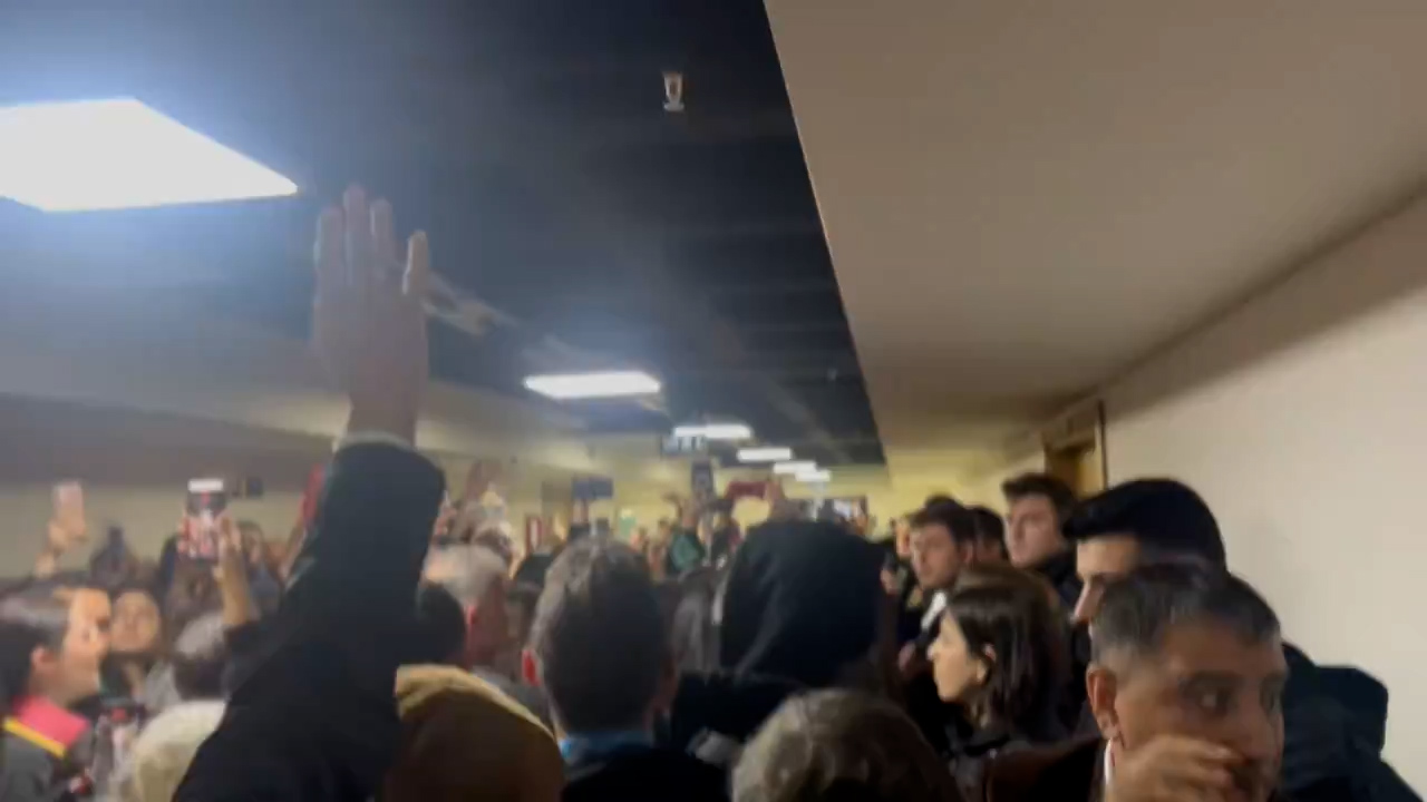 Eros için adalet isteyen hayvanseverler mahkeme salonuna sığmadı