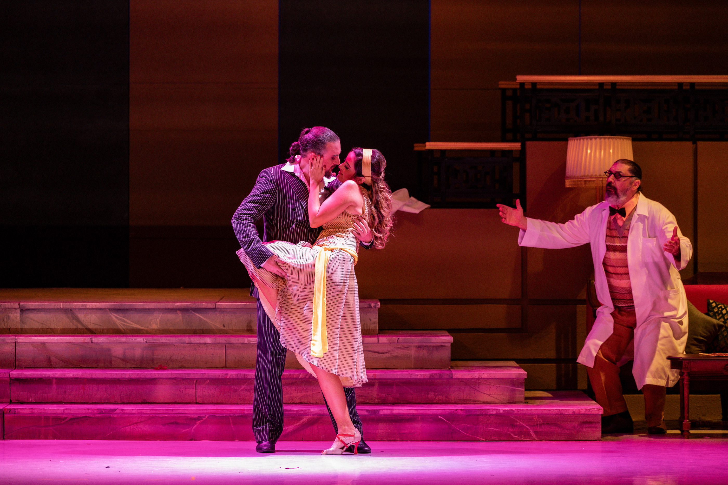 "Deli Dolu" opereti seyirciyle buluştu