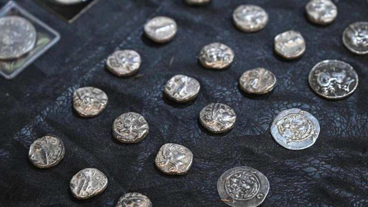 Tarihi eser kaçakçılığı operasyonunda 57 sikke ele geçirildi, 2 şüpheli yakalandı