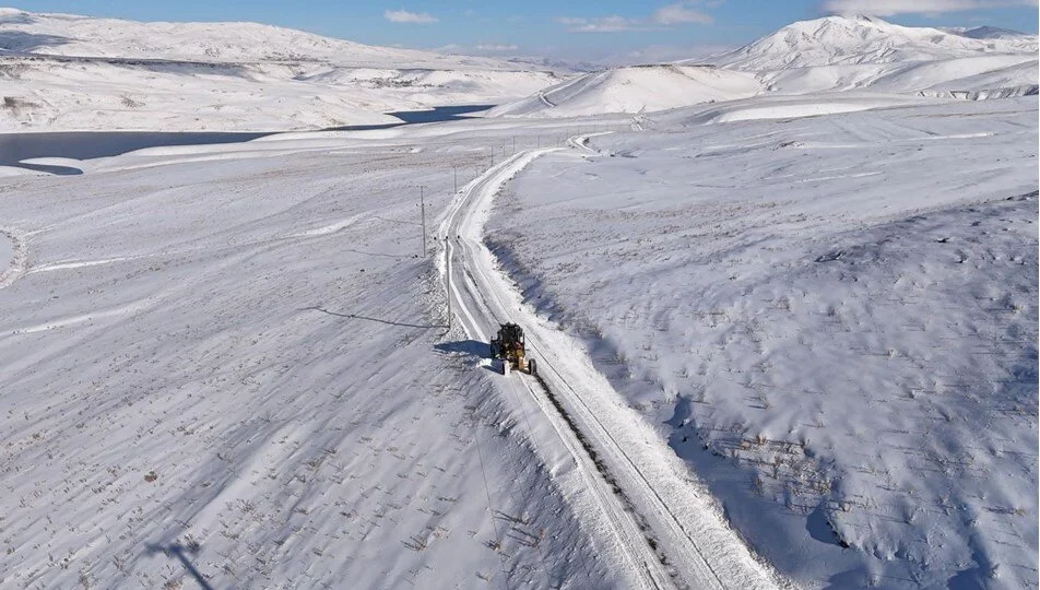 Van'da yollar kapandı: 21 yerleşim yerine gidilemiyor