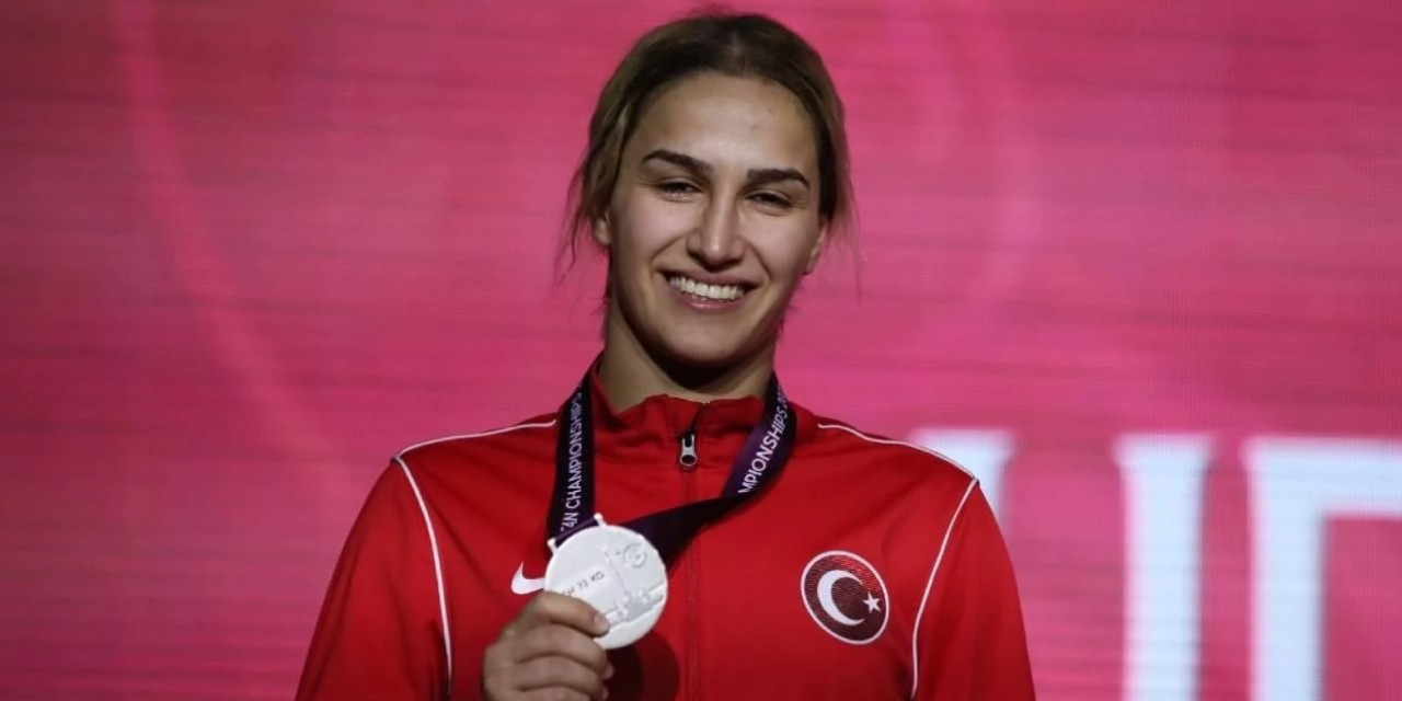 Buse Tosun Çavuşoğlu yılın kadın güreşçisi seçildi