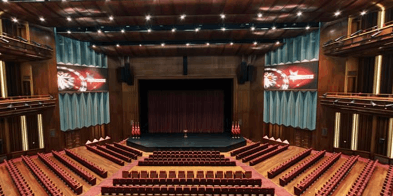 Cumhurbaşkanlığı’ndaki törende kadın sanatçıların kıyafetlerine müdahale edildiği iddia edildi