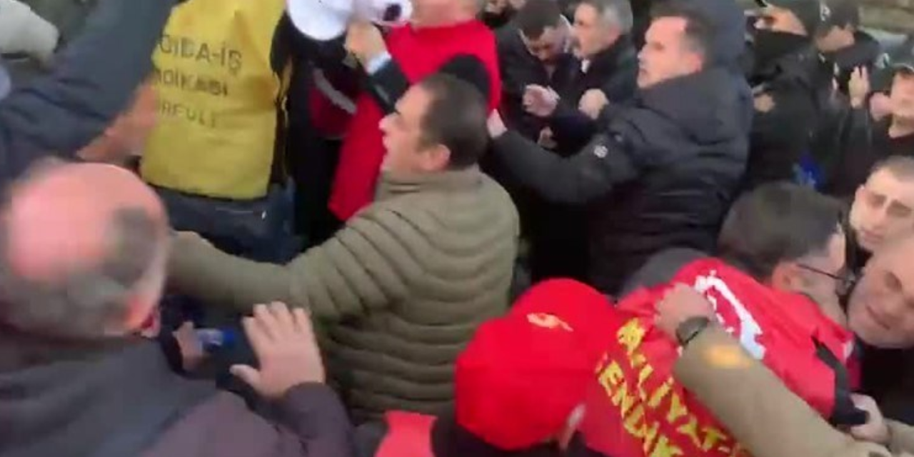 Polonez işçileri, biber gazlı müdahaleye rağmen yürüyüşten vazgeçmedi!