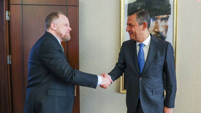 CHP lideri Özel, Kanada'nın Ankara Büyükelçisi Hamilton ile görüştü