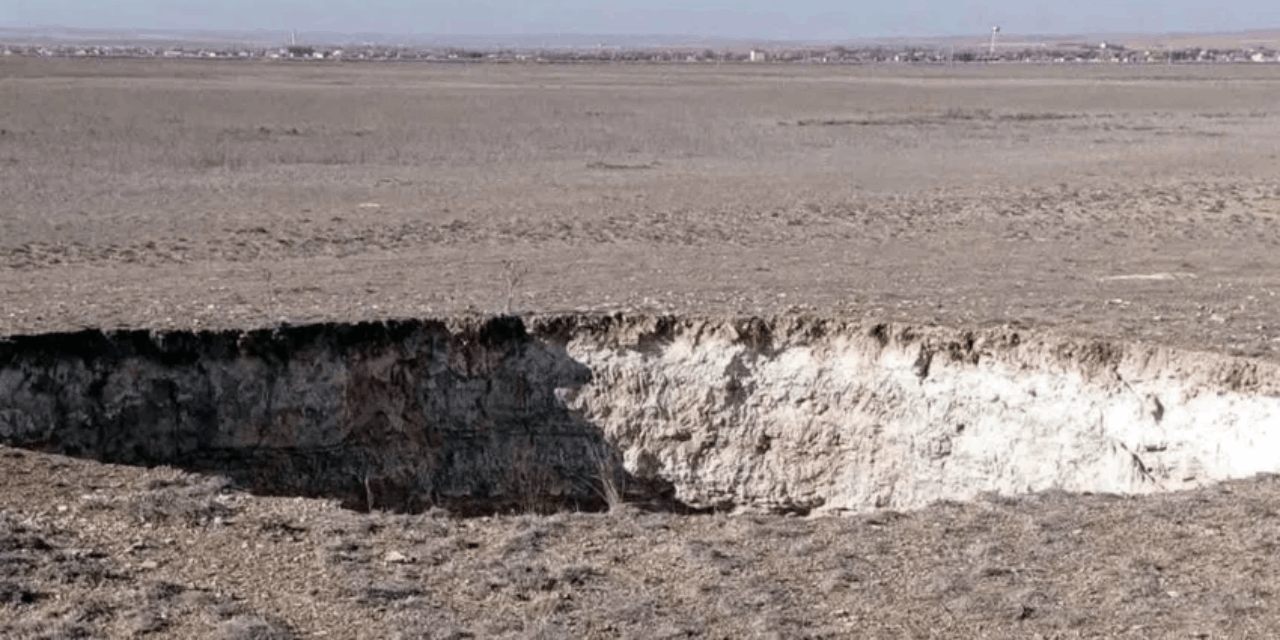 Konya'da yeni bir obruk oluştu: derinliği 13, çapı 15 metre