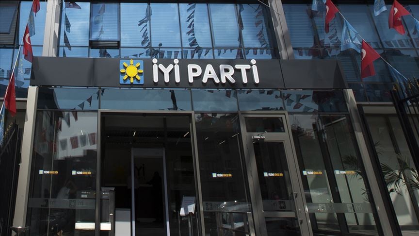 İYİ Parti'den Özlem Gürses'e verilen ev hapsine tepki