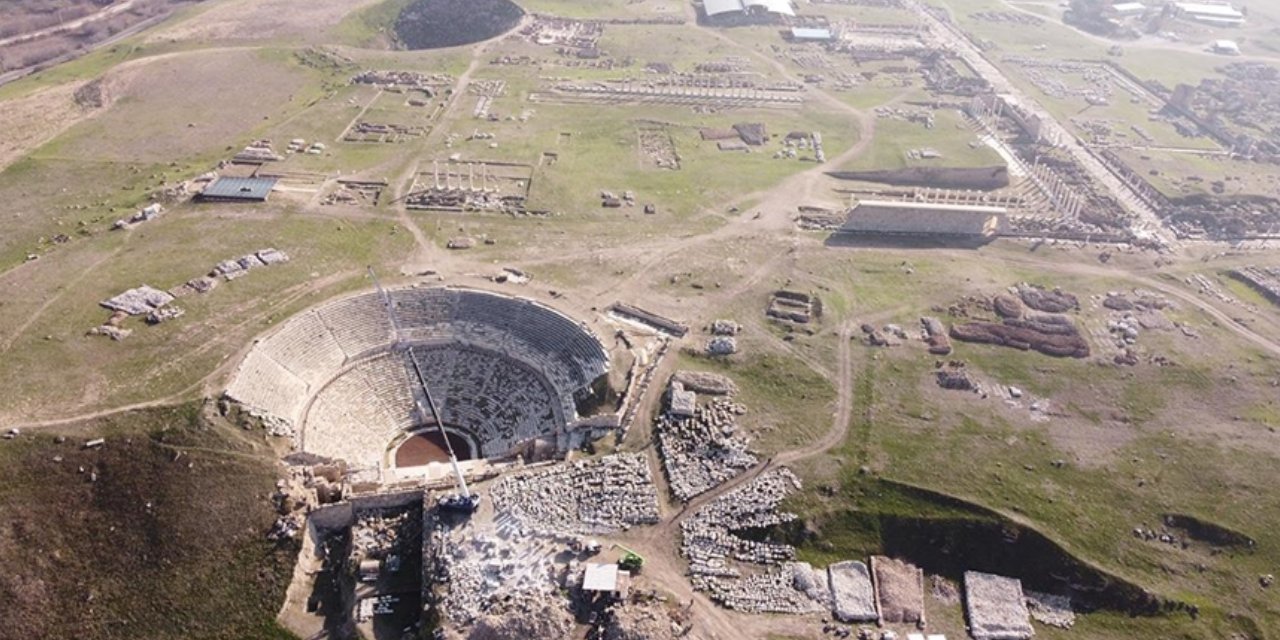 Laodikya'daki antik tiyatroların kullanım amaçları