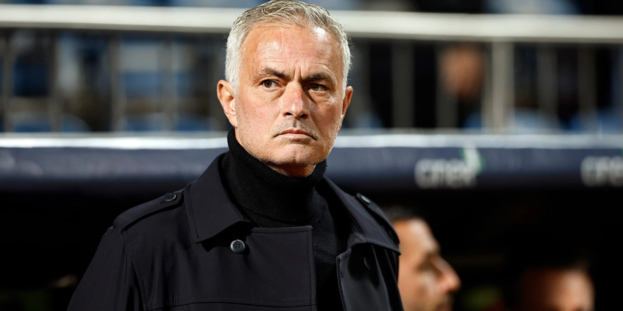 Fenerbahçe açıkladı: Jose Mourinho bıçak altına yattı