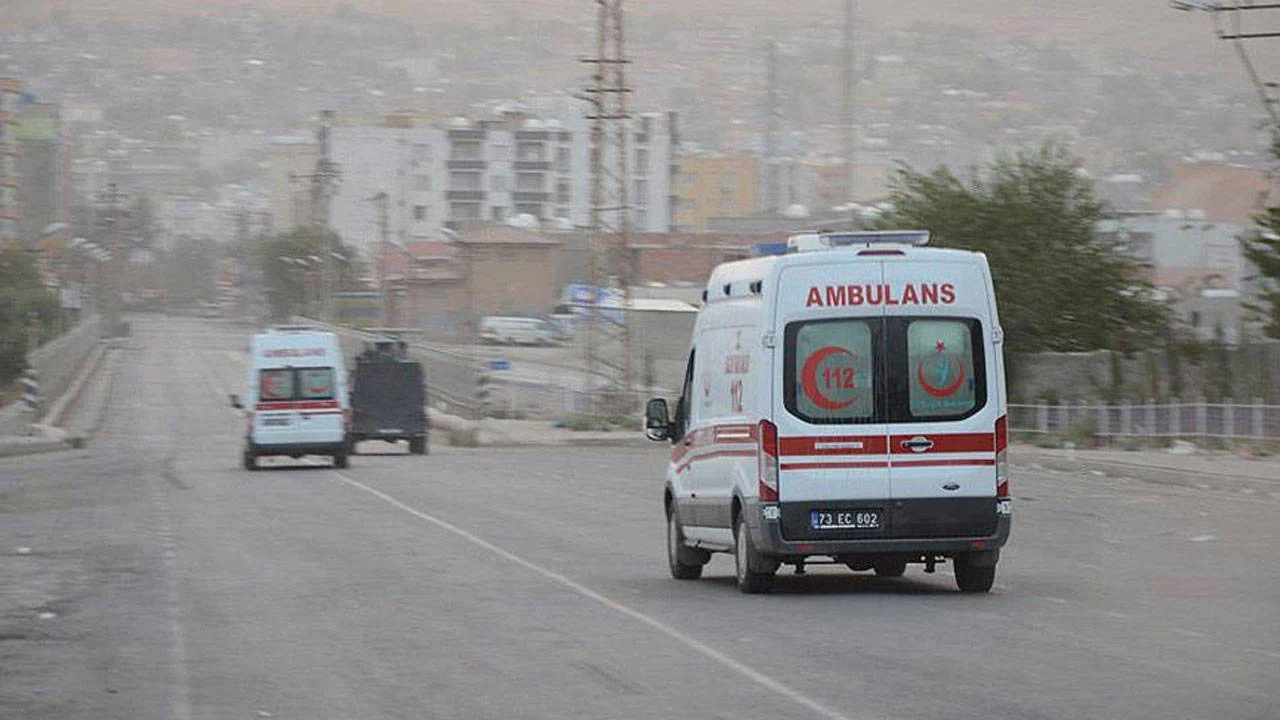 Bingöl’de otobüs devrildi: 2 ölü, 16 yaralı