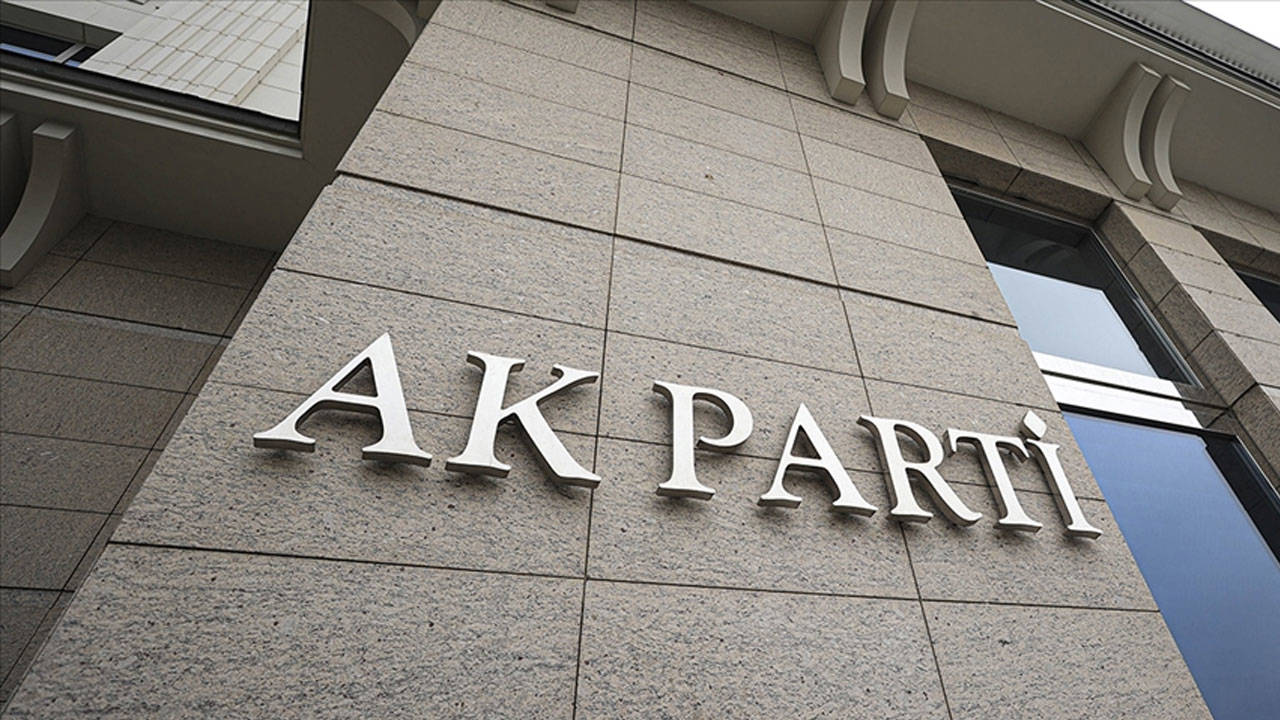 4 vekil, 12 belediye başkanı AKP'ye katılıyor