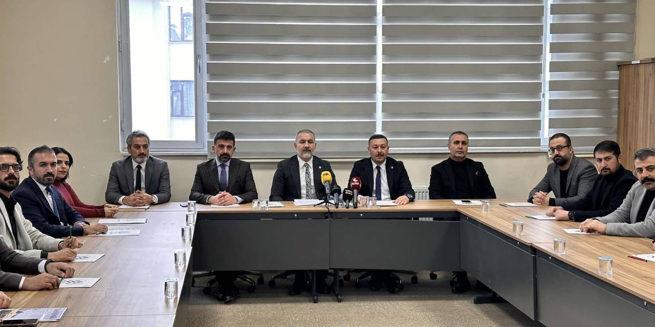 Bölge barolarından ortak Abdullah Zeydan açıklaması: 'Van halkının büyük çoğunluğunun oyuyla seçilmiştir'