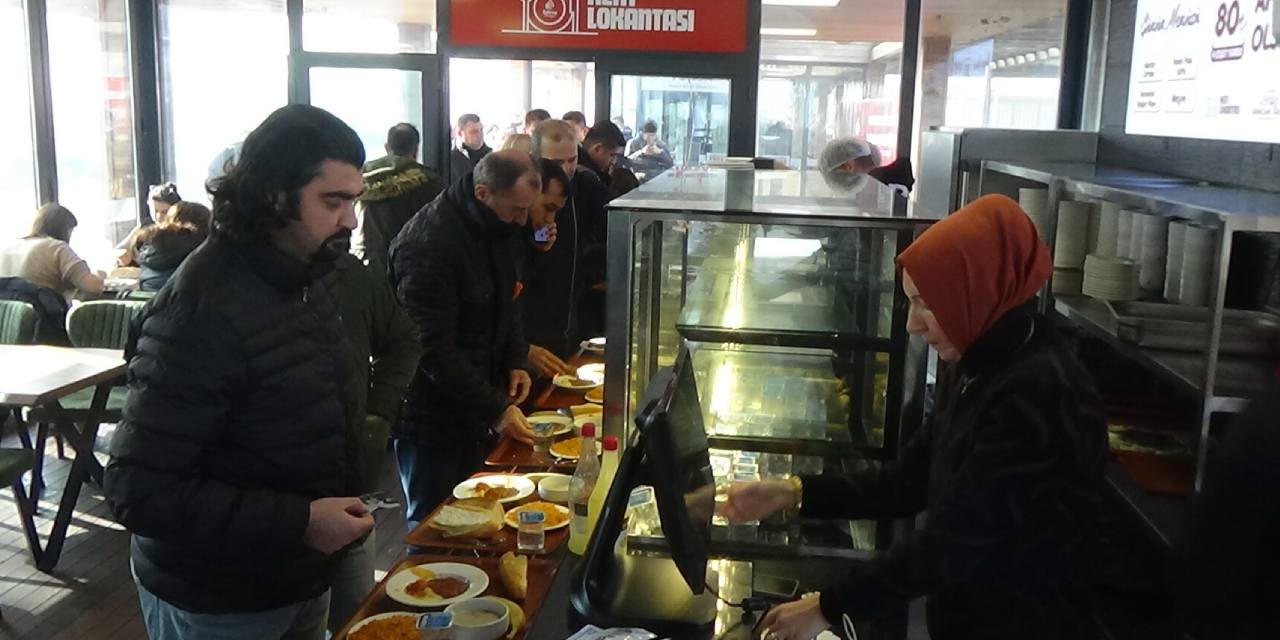 Edirne’de Kent Lokantası önünde 'ucuz yemek' kuyruğu oluştu