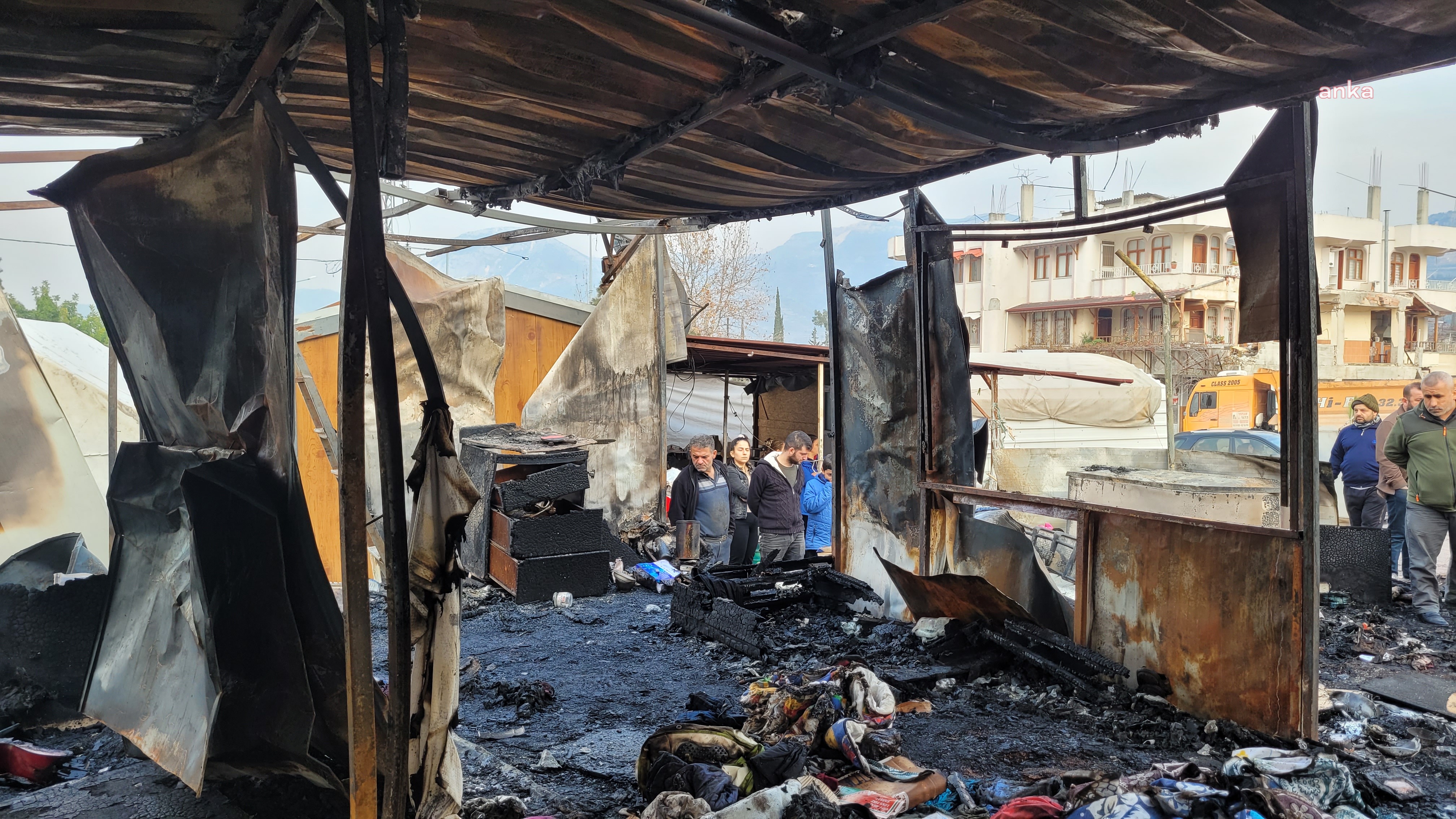 Hatay'da yangın: 3 konteyner küle döndü