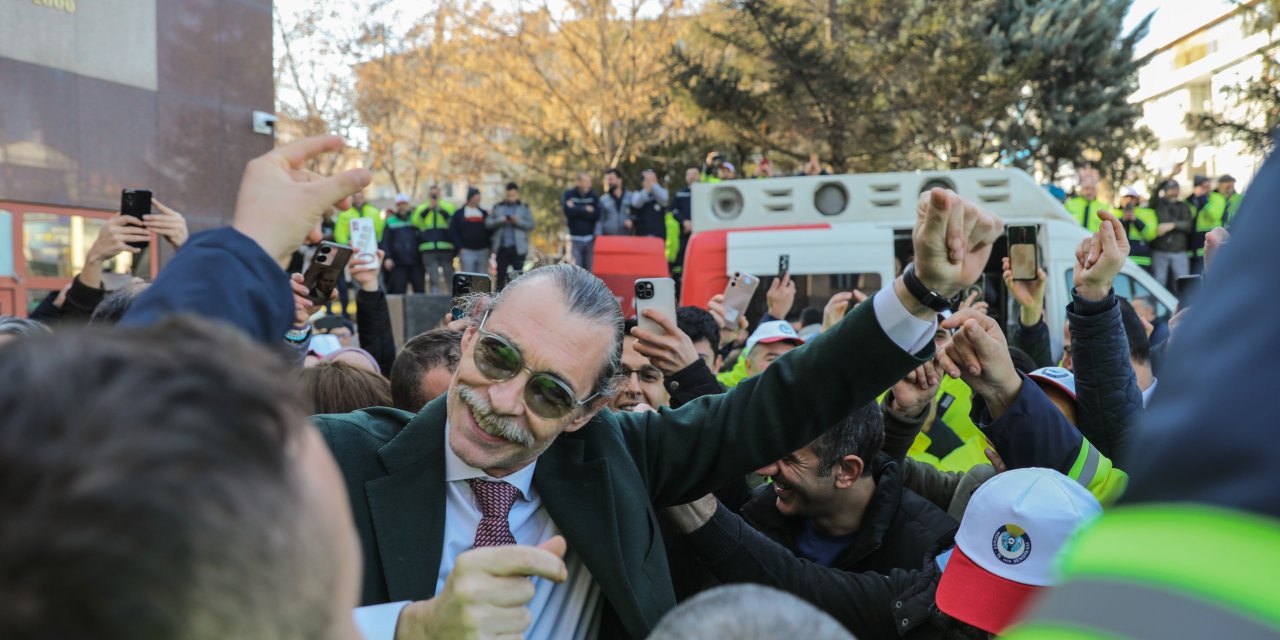 Erdal Beşikçioğlu'ndan Etimesgut Belediyesi çalışanlarına yüzde 60 zam