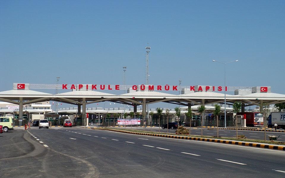 Kapıkule'de 1526 kaçak cep telefonu ele geçirildi
