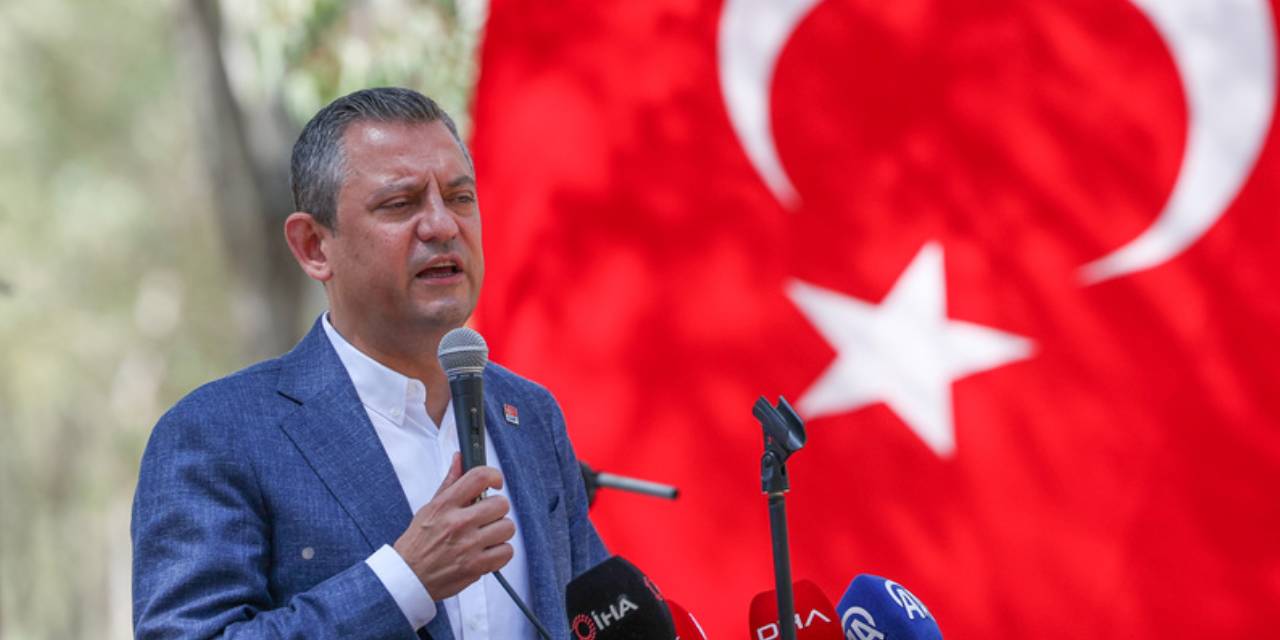 CHP lideri Özel'den belediyelere haciz tepkisi: SGK'nın Erdoğan'a yakın şirketlerden 9 kamyon altın alacağı var