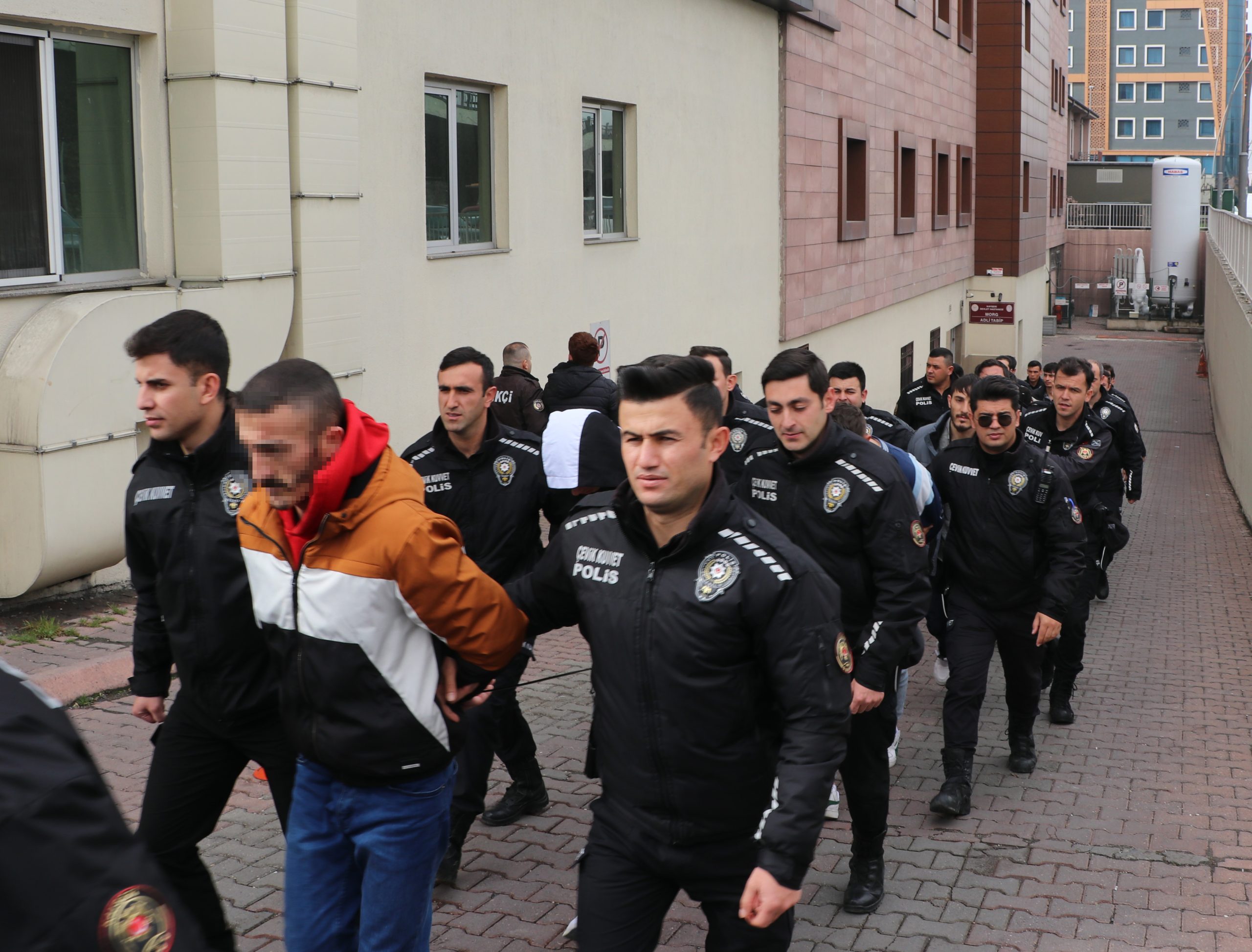 Yılanlar isimli çeteye operasyon: 23 şüpheli adliyede