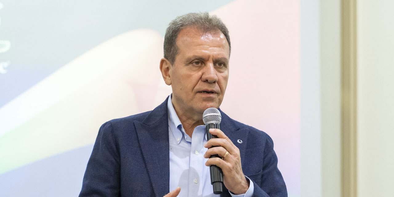 Vahap Seçer'den başkanların gözaltına alınmasına tepki: Antidemokratik uygulamaların kimseye bir yararı olmaz