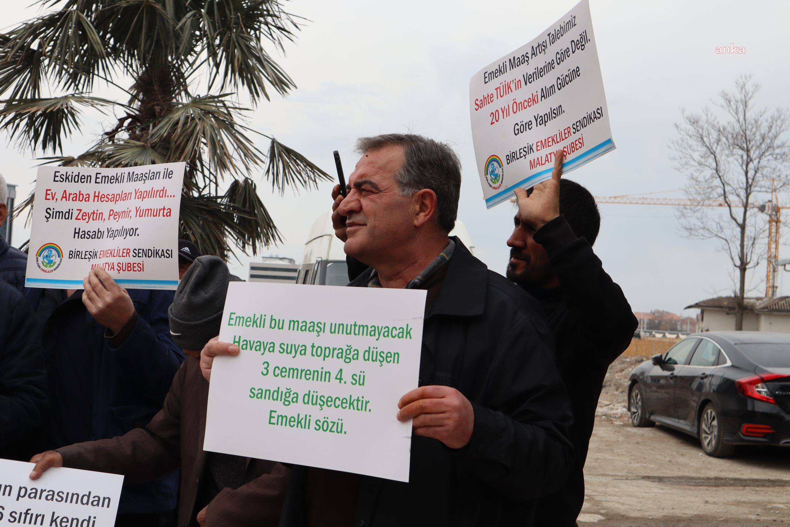 Birleşik Emekli Sendikası, emekli maaşlarını protesto etti: AKP bizi çöpte pazarcı artıklarına muhtaç etti