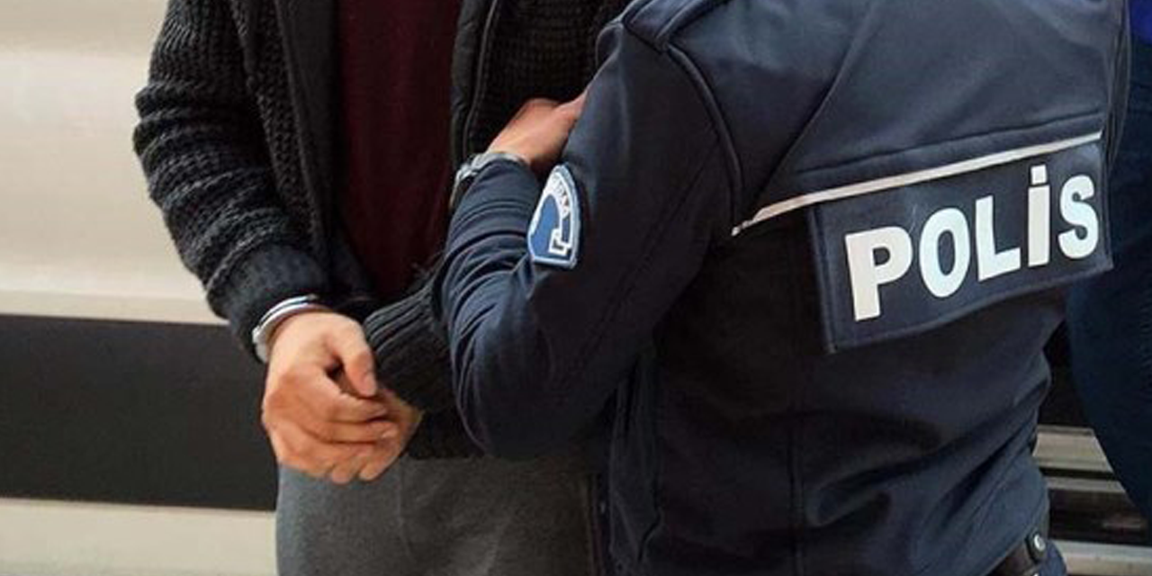 Hala görevde olan 3 devlet memuruna FETÖ operasyonu