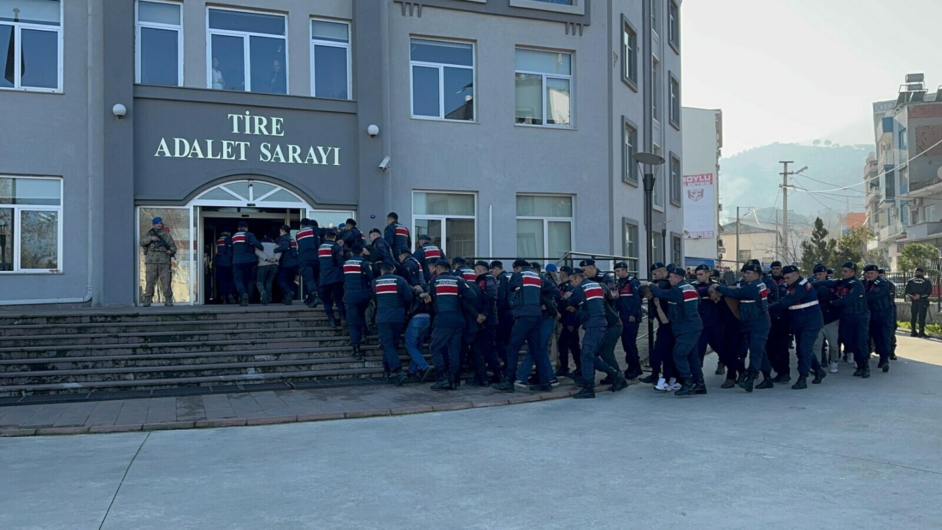 İzmir'de 'Kıranlar' suç örgütüne operasyon: 18 şüpheli gözaltında