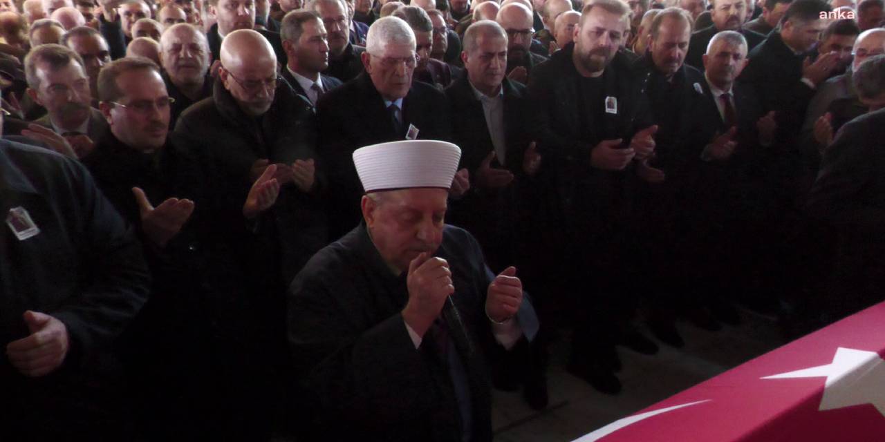 İzmir MHP eski Milletvekili Yusuf Kırkpınar son yolculuğuna uğurlandı