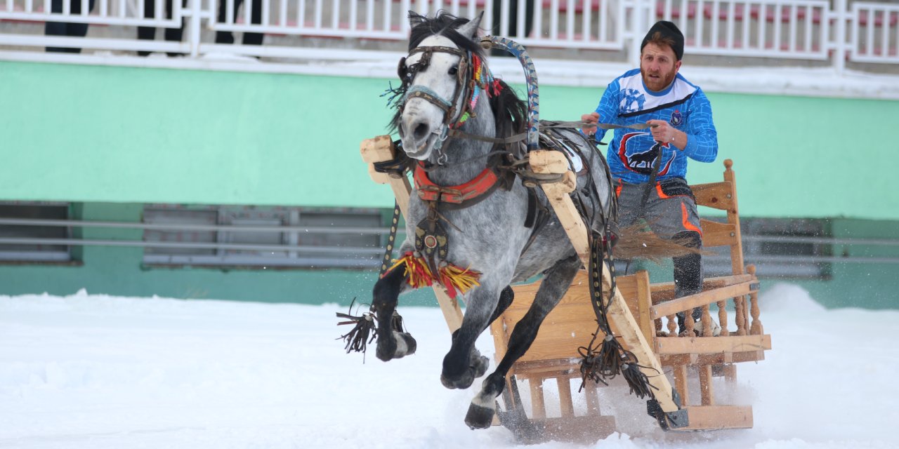 Erzurum'da, Geleneksel Atlı Kızak Şöleni düzenlendi