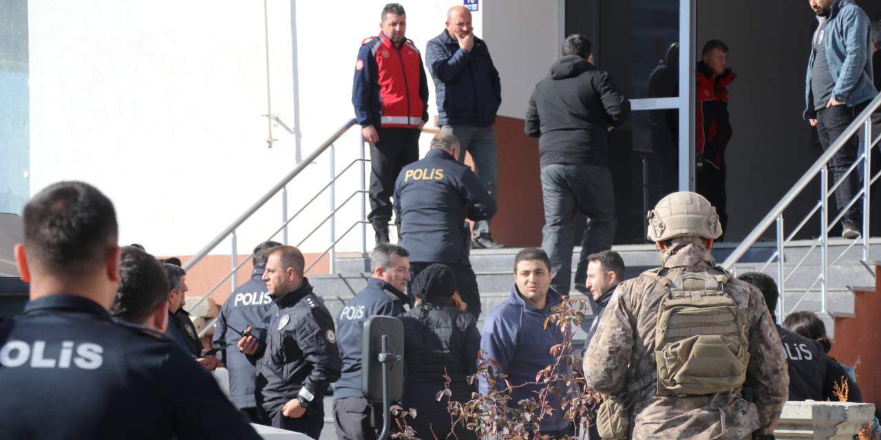 7 yaşındaki oğlunu vurup kendini eve kilitledi: İkna çalışmaları sürüyor