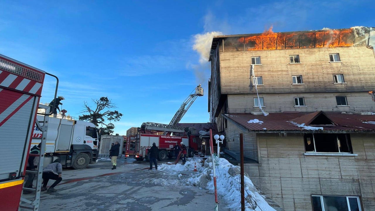 Bolu Valisi Aydın yangına ilişkin detayları paylaştı: İtfaiye 1 saat 15 dakikada ulaştı