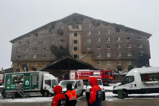 Selçuk Özdağ'dan otel yangınına ilişkin soru önergesi: Çıkar çatışması var mı?