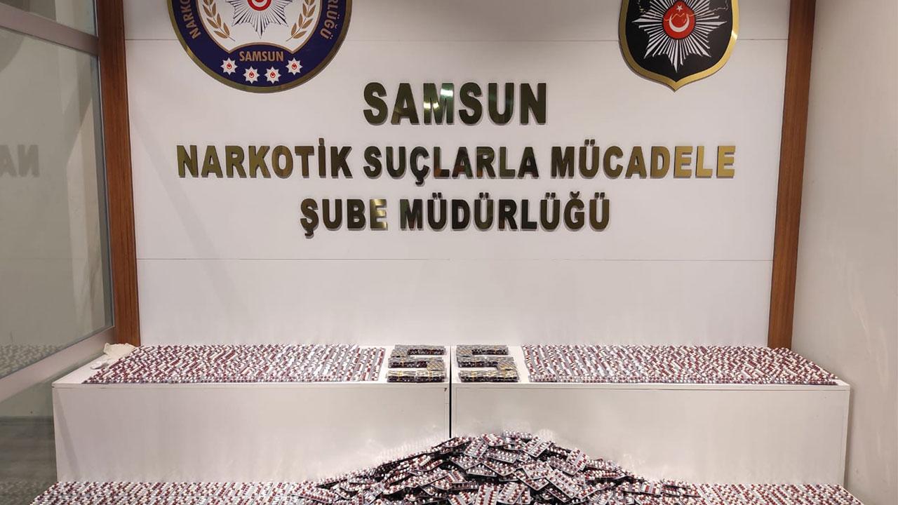 Samsun'da 4 bin 555 sentetik ecza hapı ele geçirildi