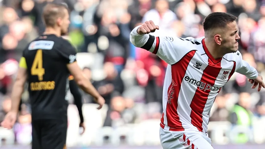 Sivas'ta 7 gol, 2 kırmızı kart ve 8 maçlık hasretin sonu