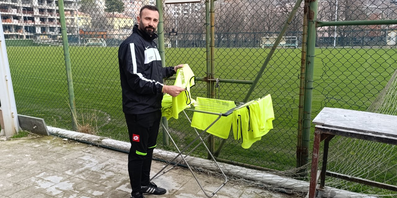 Kulübün hem başkanı hem antrenörü hem de malzemecisi