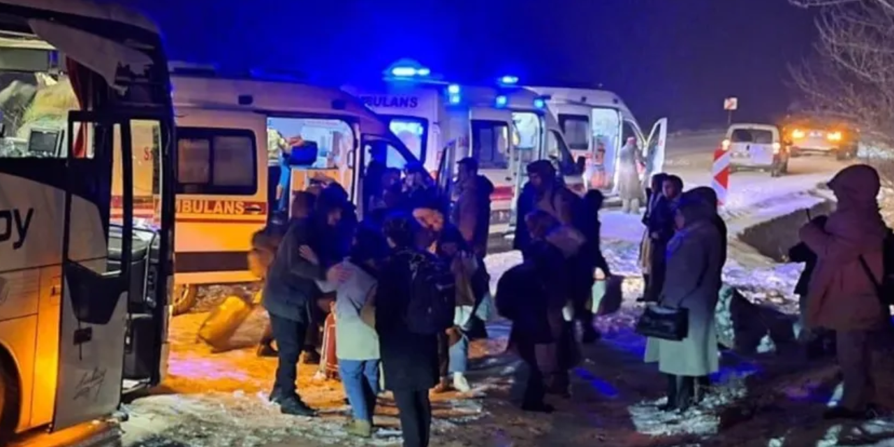 Yolcu otobüsü istinat duvarına çarptı: 14 yaralı!