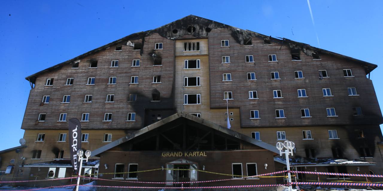 Grand Kartal Otel yangını sonrası denetim eksikliği gündemde: Bakanlık, yangın denetim hükümleri 2024’te kaldırılmış