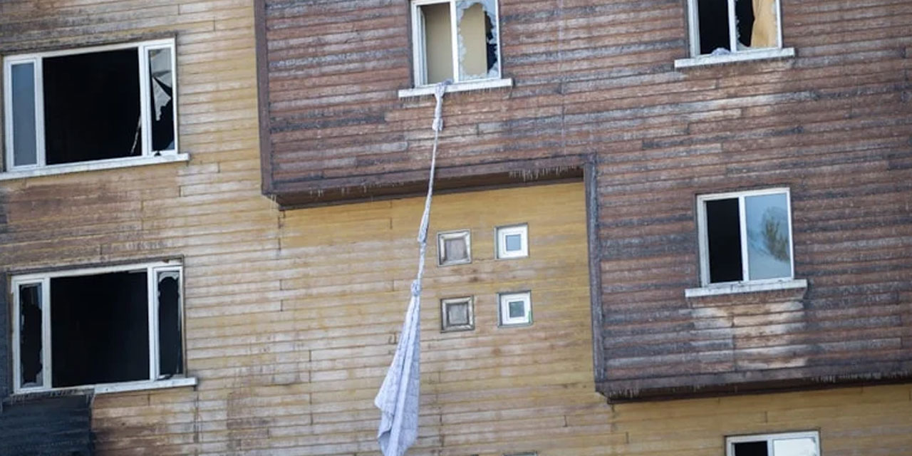 Grand Kartal Otel yangını: Beyaz çarşaflar protestoya dönüştü