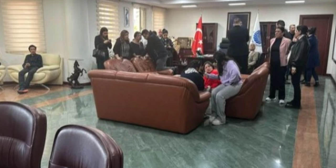 CHP'li Seyhan Belediyesi icralık oldu: Belediye Başkanının makam odasında haciz işlemi...