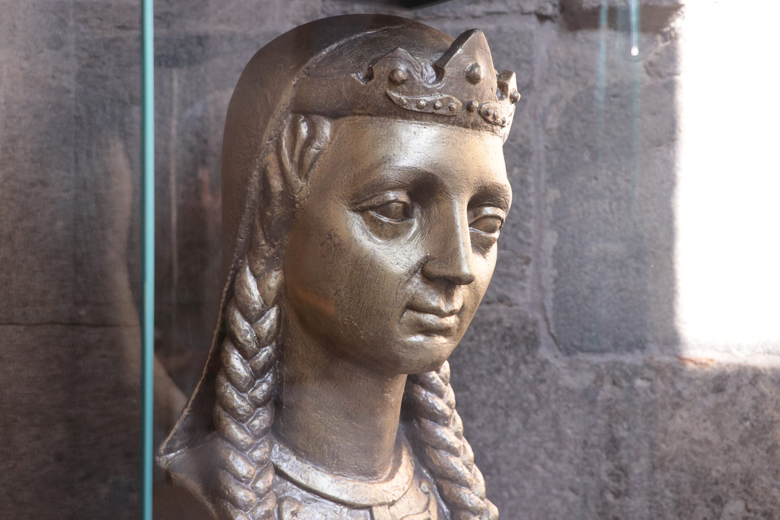 Tıp dünyasının ilk merkezlerinden birine ismini veren Gevher Nesibe'yi canlandırma önerisi