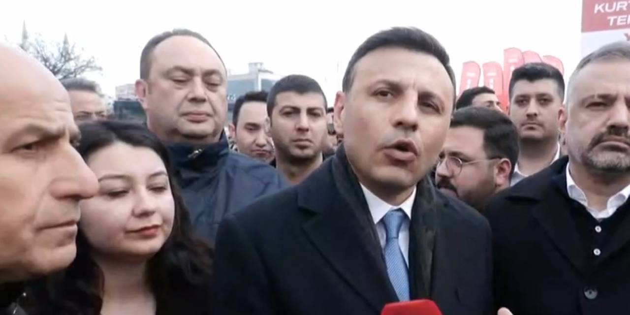Özgür Çelik'ten İmamoğlu'na destek: 'Baskıya izin vermeyeceğiz, demokrasi kazanacak'