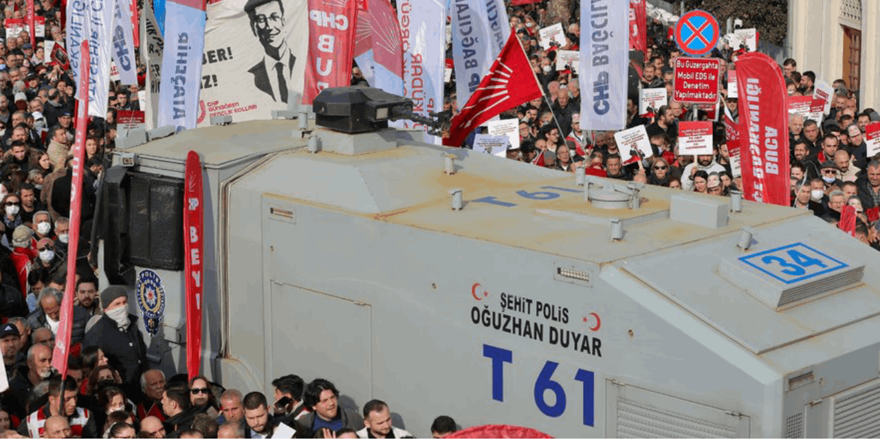 İmamoğlu’nun ifadesi sırasında Çağlayan’da kriz! 61 numaralı TOMA dikkat çekti!