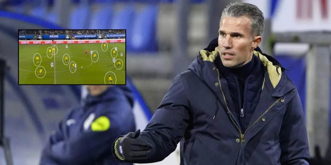Rakip takım sahada 12 oynadı, Van Persie isyan etti