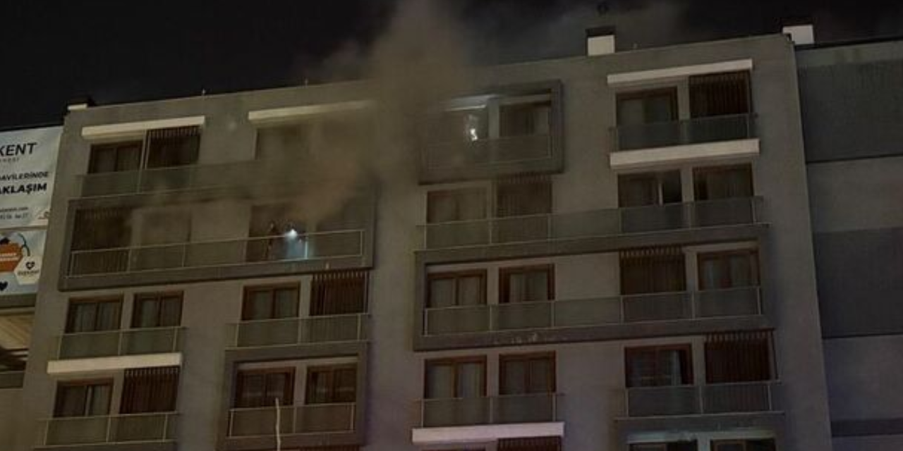 Denizli'de 7 katlı binada korkutan yangın! Mahsur kalanlar kurtarılmayı bekliyor