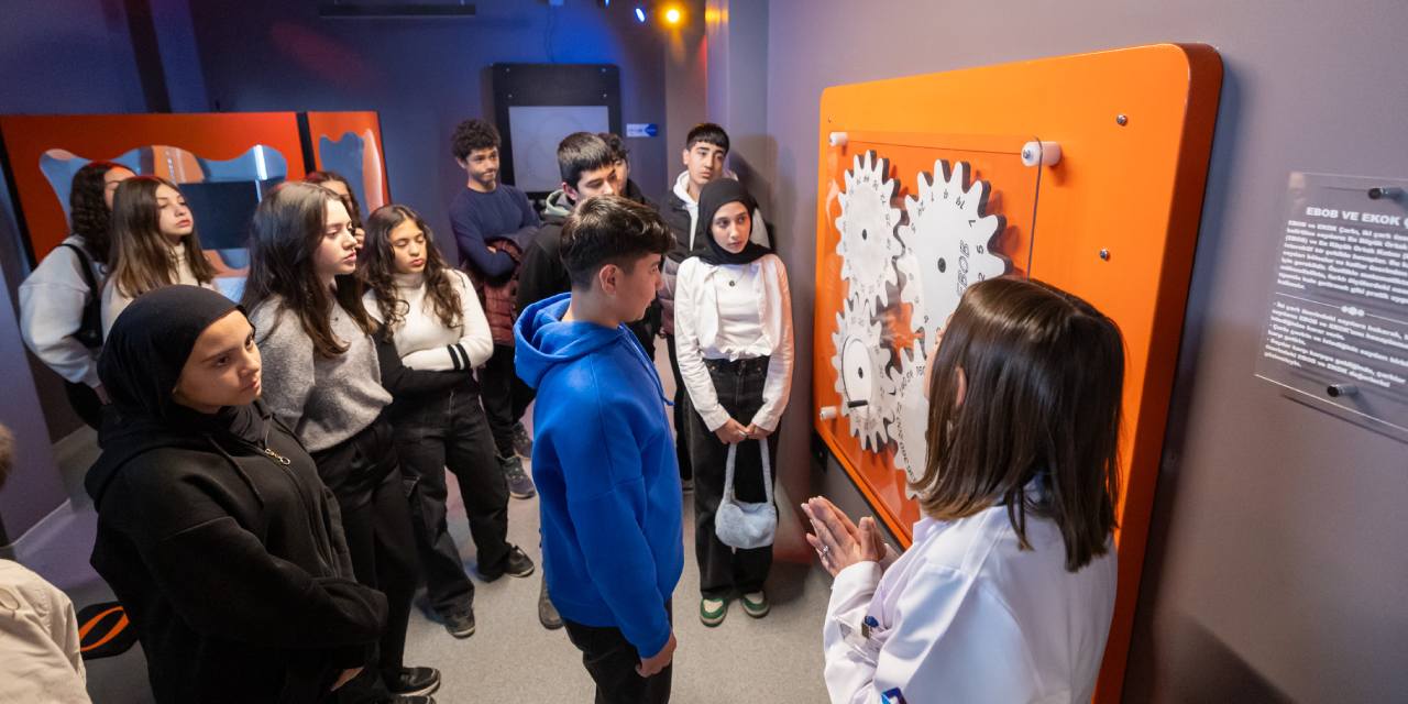 Mersin Büyükşehir’den eğitime destek: Aratos Matematik Evi faaliyette