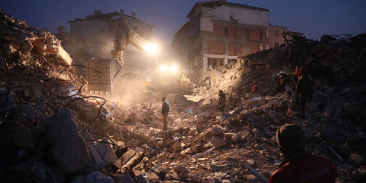 6 Şubat depremlerinde adalet arayışı sürüyor: 19 sanık hâlâ firarda