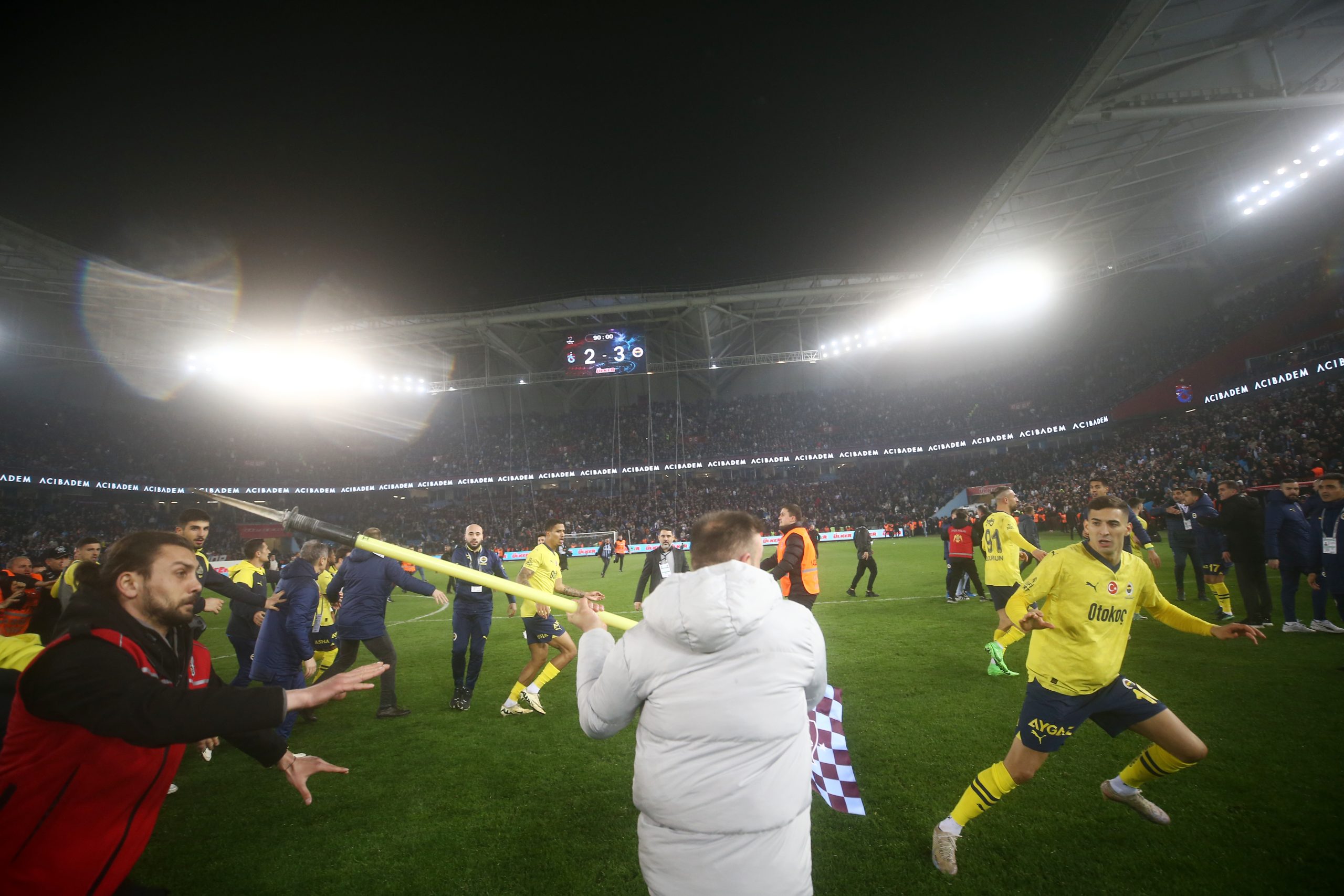 Tümer Metin, Fenerbahçeli oyuncuları sorumlu tuttu: Yapmayacaksın o gerginliğe sebebiyet vermeyeceksin.