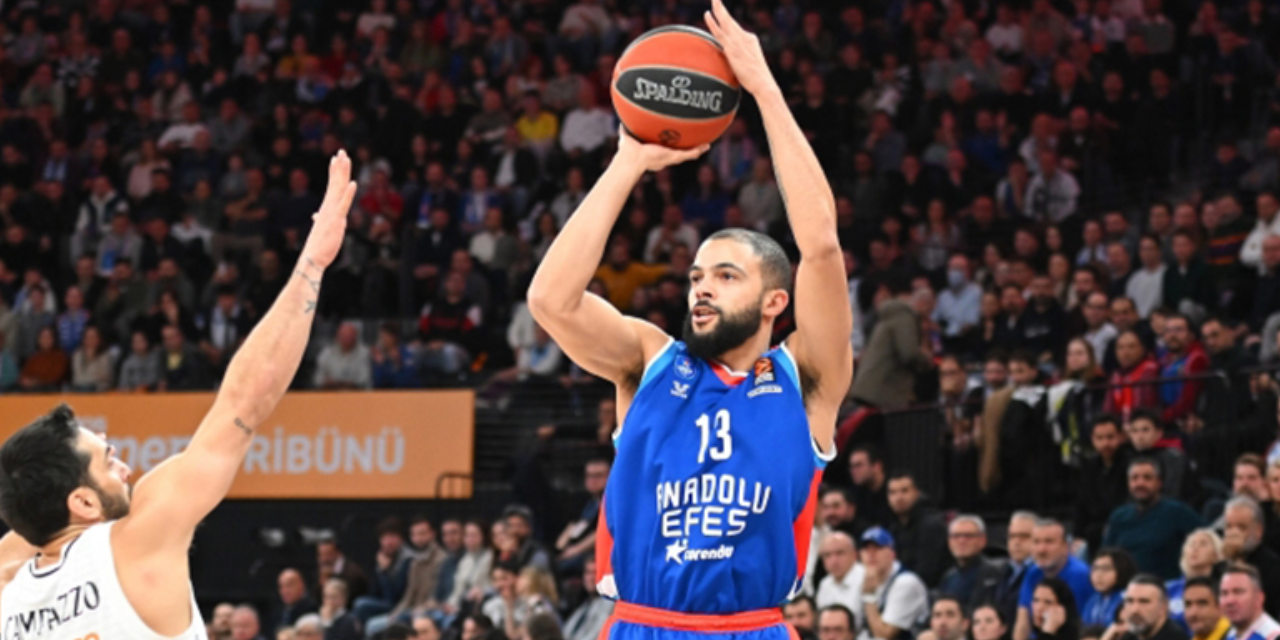 Anadolu Efes, EuroLeague'de Real Madrid'e şans tanımadı!