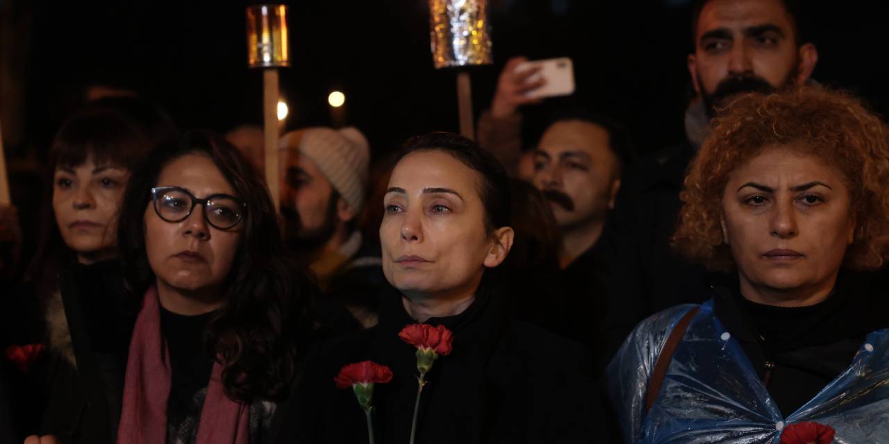 Hatimoğulları 6 Şubat depremlerinin ikinici yılında Hatay'da: 'İki yıl geçti, depremzedeler hâlâ konteynerde'